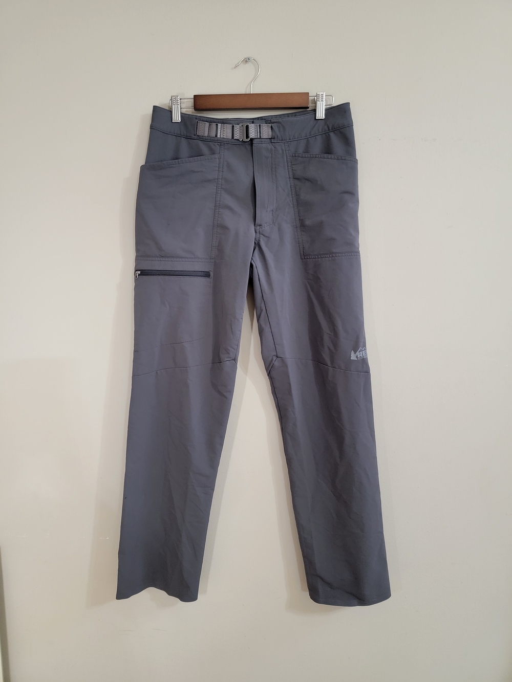 REI Men's Slate Gray Outdoor Cargo Pants with Integrated Belt Size 32